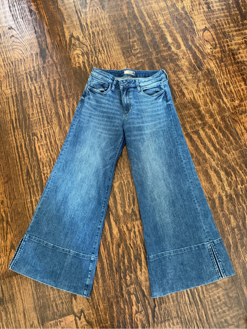 Kut from the Kloth Goldie Wide Leg Jeans with Exaggerated Hem